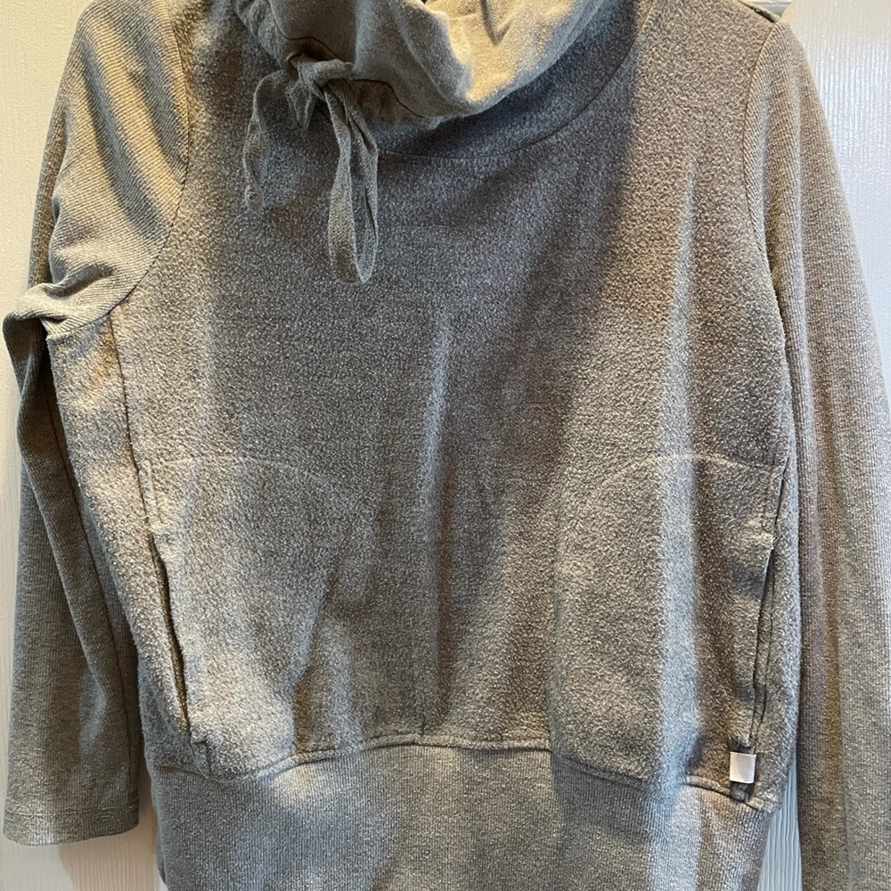 Danskin gray sweatshirt with pockets and cowlneck